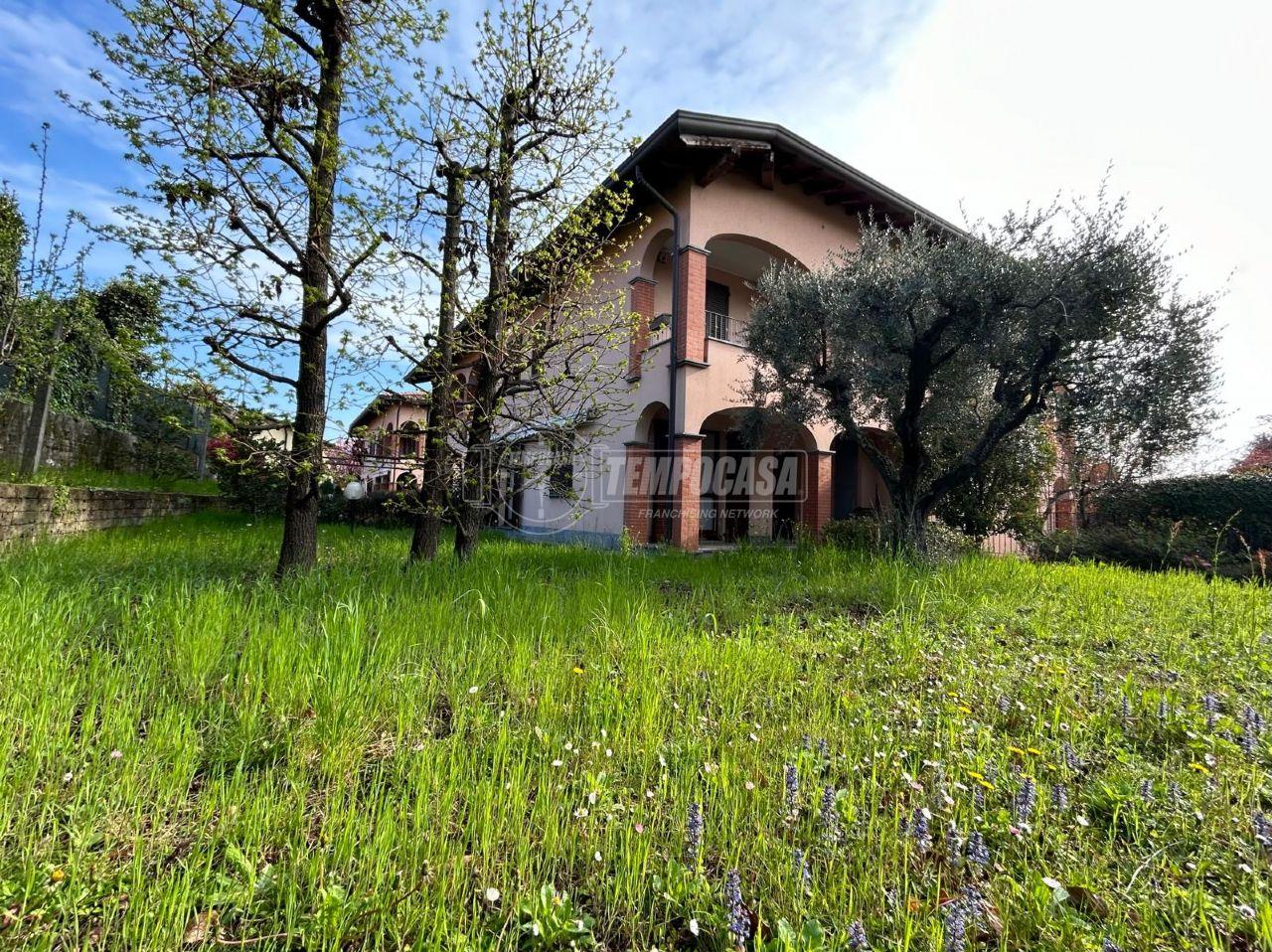Villa a schiera in vendita a Monticello Brianza