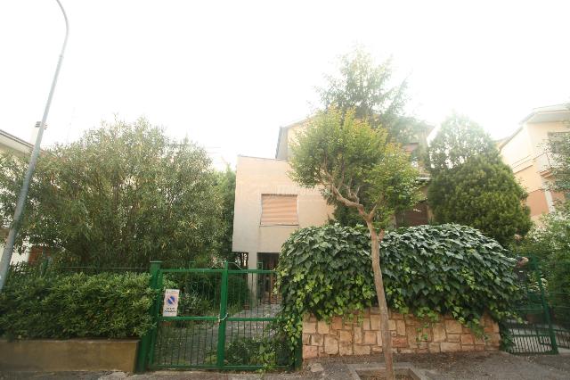 Detached house in Via Ippolito Nievo 38, Civitanova Marche - Photo 1