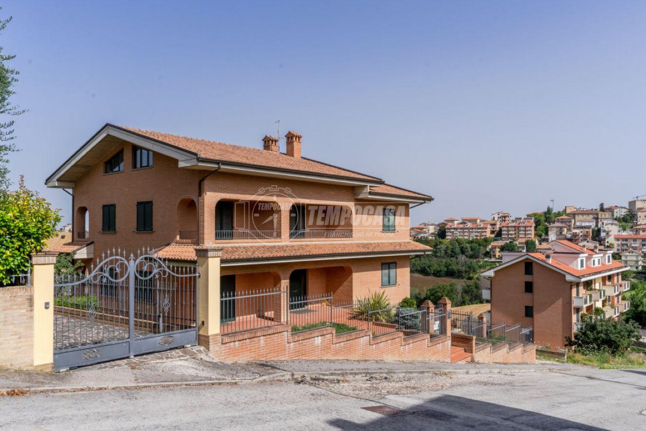 Villa in vendita a Monte San Giusto
