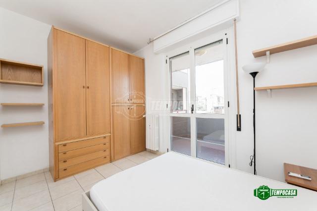 Room in Via Ponale, Milano - Photo 1