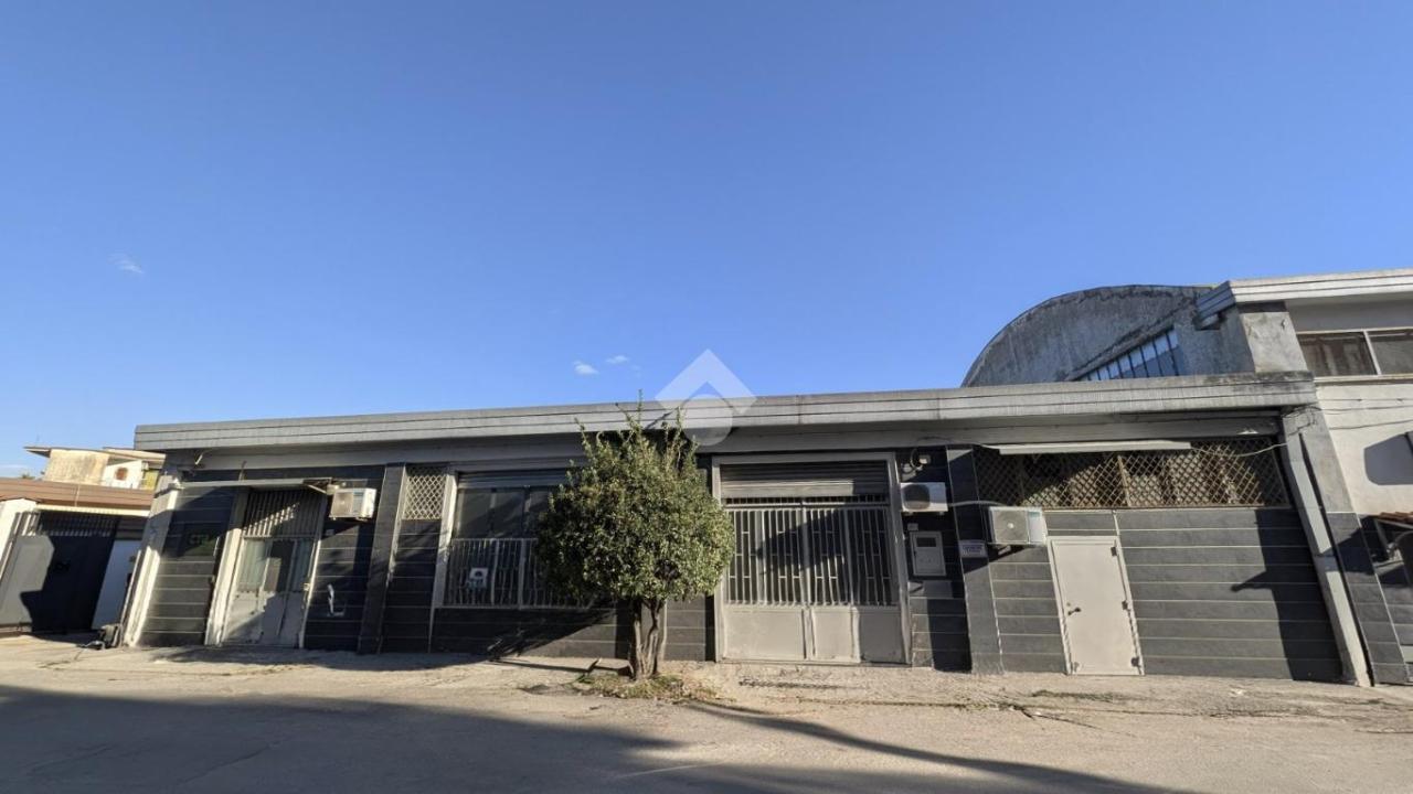 Magazzino in Via 4 Traversa Limitone d'Arzano, Napoli, {3} - Foto 1