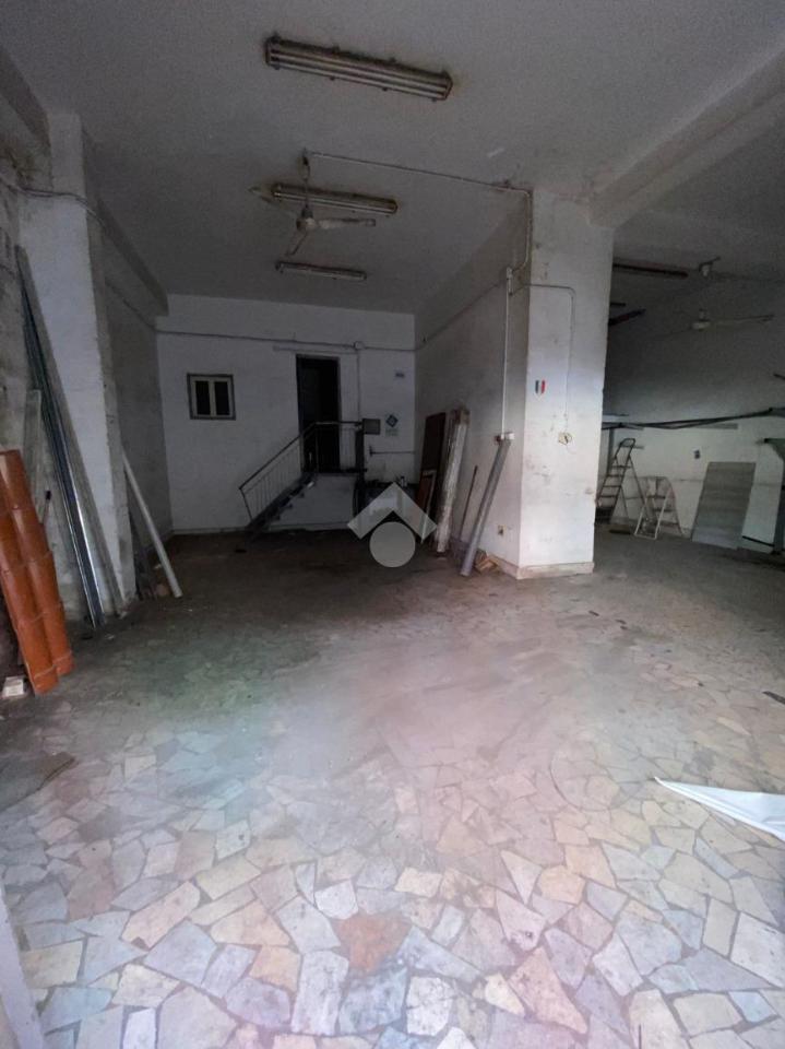 Laboratorio in Viale Privato delle Nebulose, Napoli, {3} - Foto 1