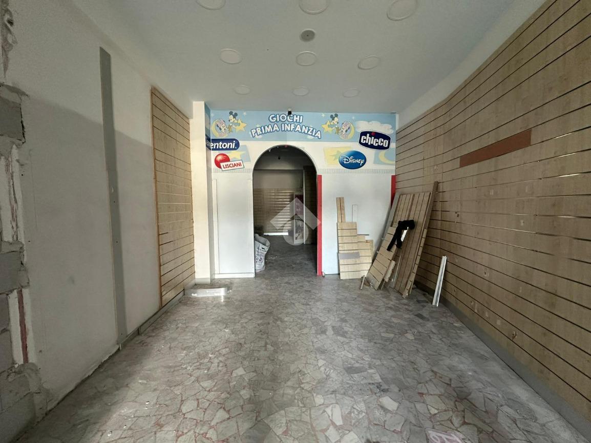 Negozio in Via Salvatore Gambardella 178, Napoli, {3} - Foto 1