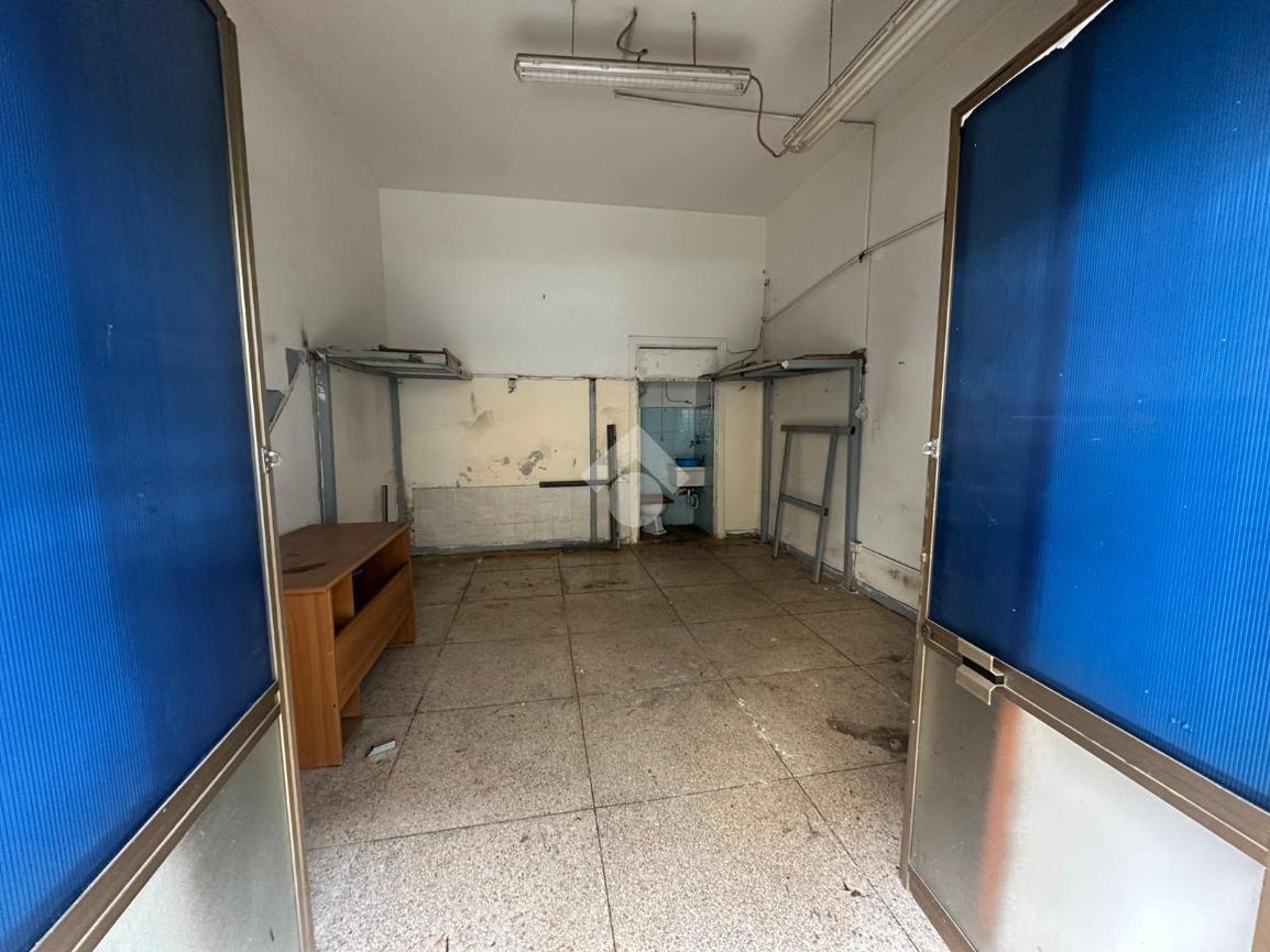 Negozio in Via Monte Bianco 24, Napoli, {3} - Foto 1