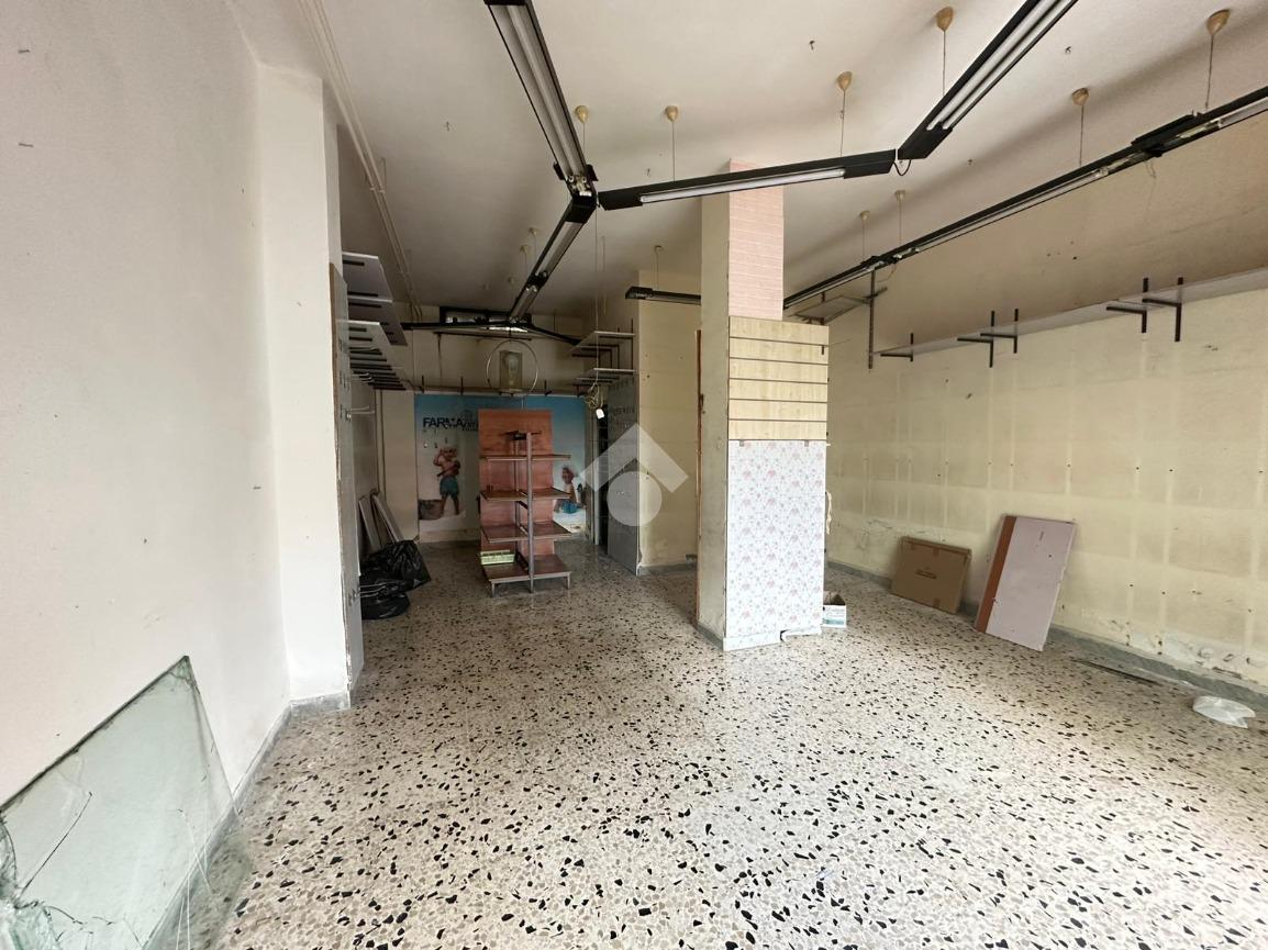 Negozio in Via dell'Abbondanza 38, Napoli, {3} - Foto 1