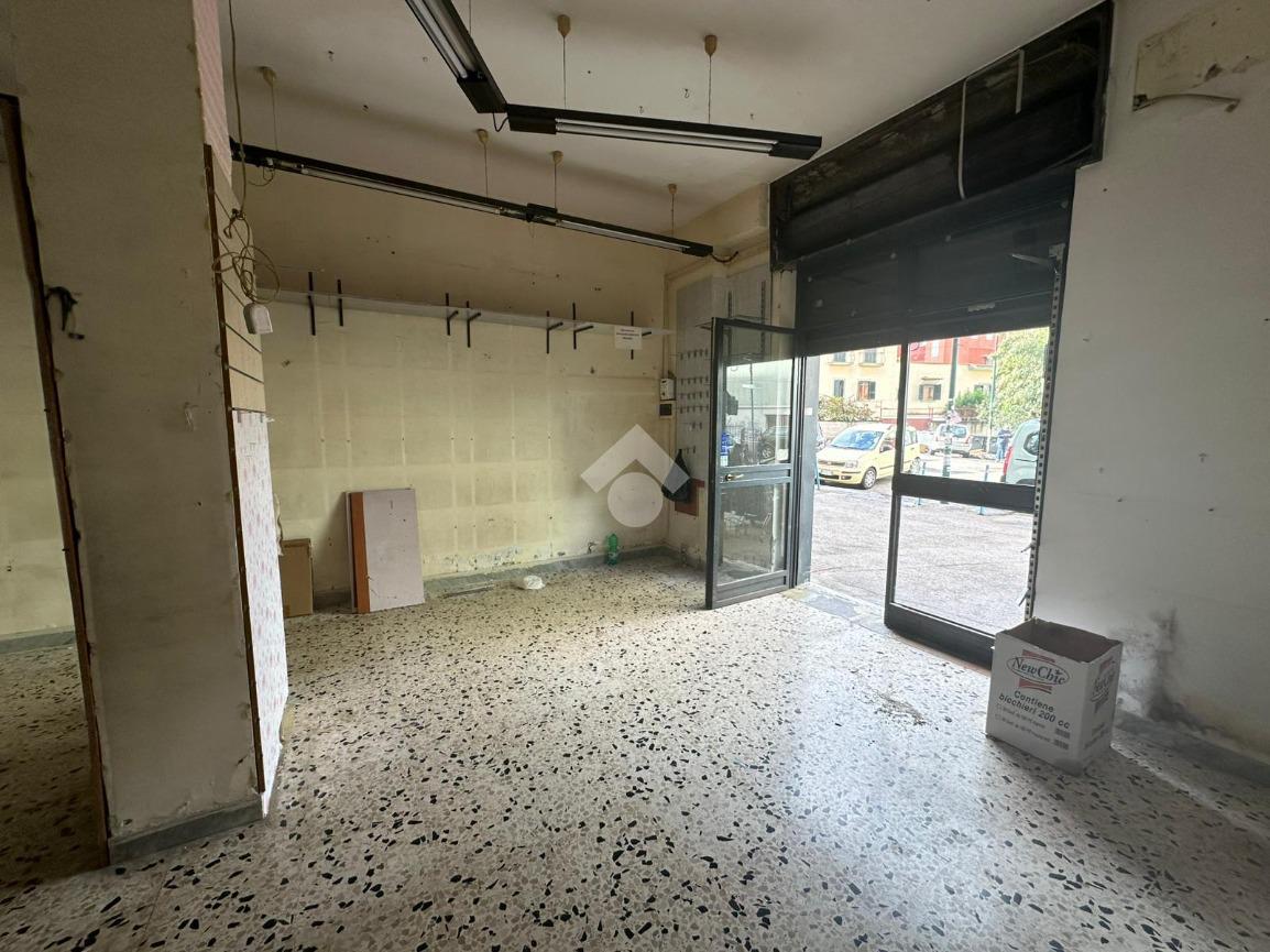 Negozio in Via dell'Abbondanza 38, Napoli, {3} - Foto 2