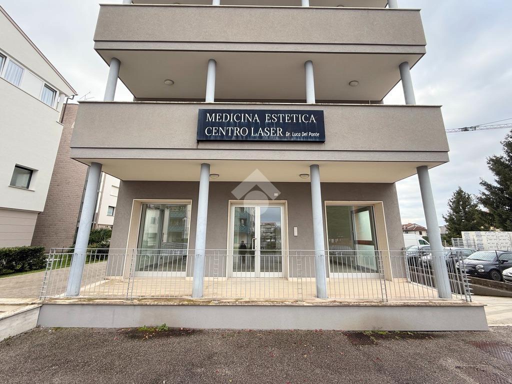 Negozio in Viale XXV Aprile 33, Azzano Decimo, {3} - Foto 1