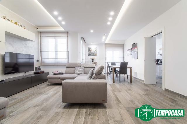 3-room flat in Via Alessandro Volta, Garbagnate Milanese - Photo 1