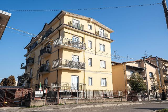 2-room flat in Via Carlo Porta, Solaro - Photo 1