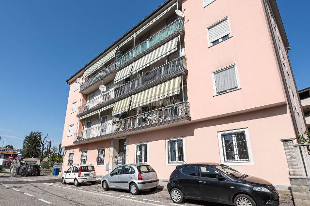 2-room flat in Via San Pietro, Solaro - Photo 1