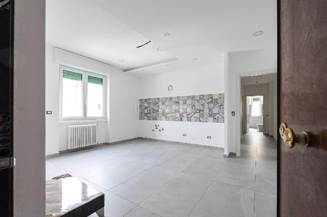 2-room flat in Via Carlo Porta, Solaro - Photo 1