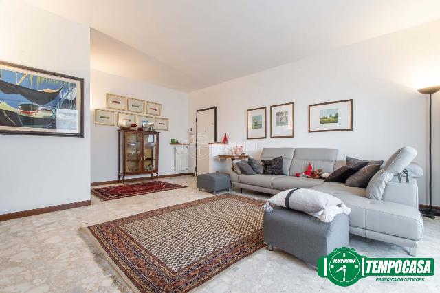 4-room flat in Piazza Cinque Giornate 8, Arese - Photo 1