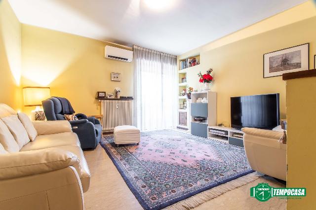 2-room flat in Via Leopardi, Arese - Photo 1