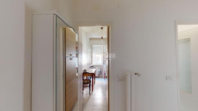 2-room flat in Via Monte Santo 86/B, Cinisello Balsamo - Photo 1