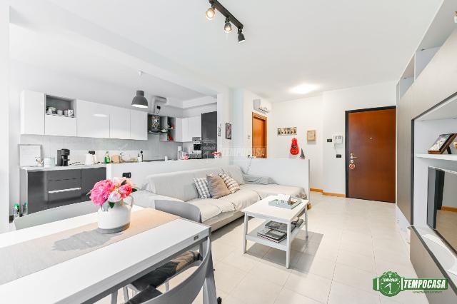 3-room flat in Via Umbria 24/d, Peschiera Borromeo - Photo 1