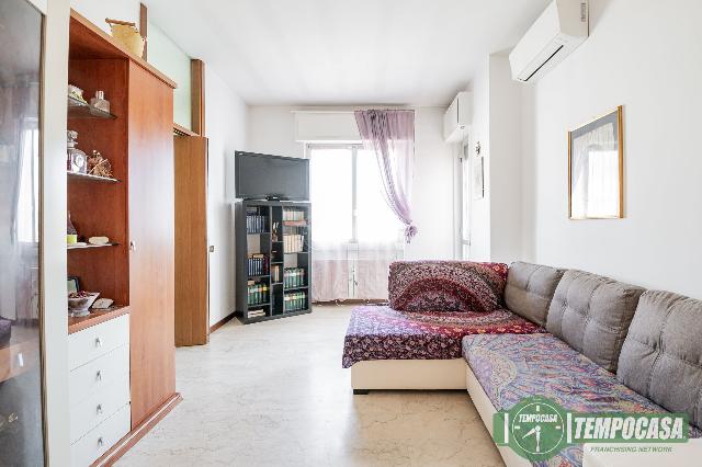 2-room flat in Viale Milano 18/C, San Giuliano Milanese - Photo 1