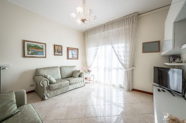 3-room flat in Via Ippolito Nievo, Modena - Photo 1