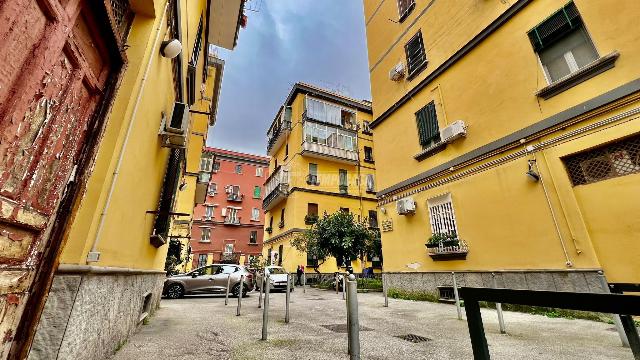 Zweizimmerwohnung in Via Enrico Arlotta, Napoli - Foto 1