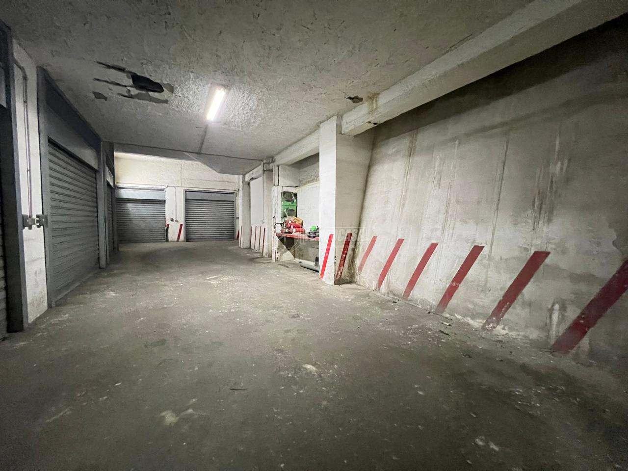 Negozio in Viale Cavalleggeri d'Aosta, Napoli - Foto 1