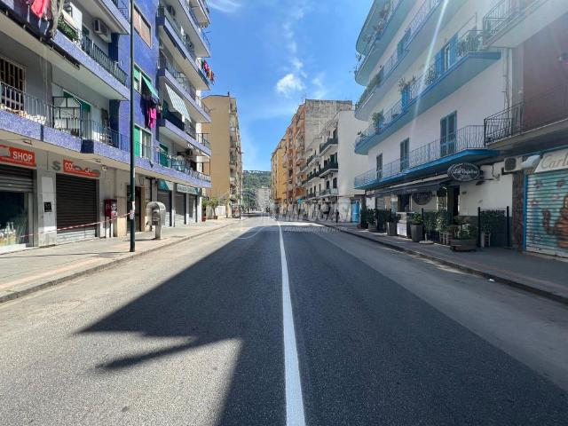 Geschäft in Viale Cavalleggeri d'Aosta, Napoli - Foto 1