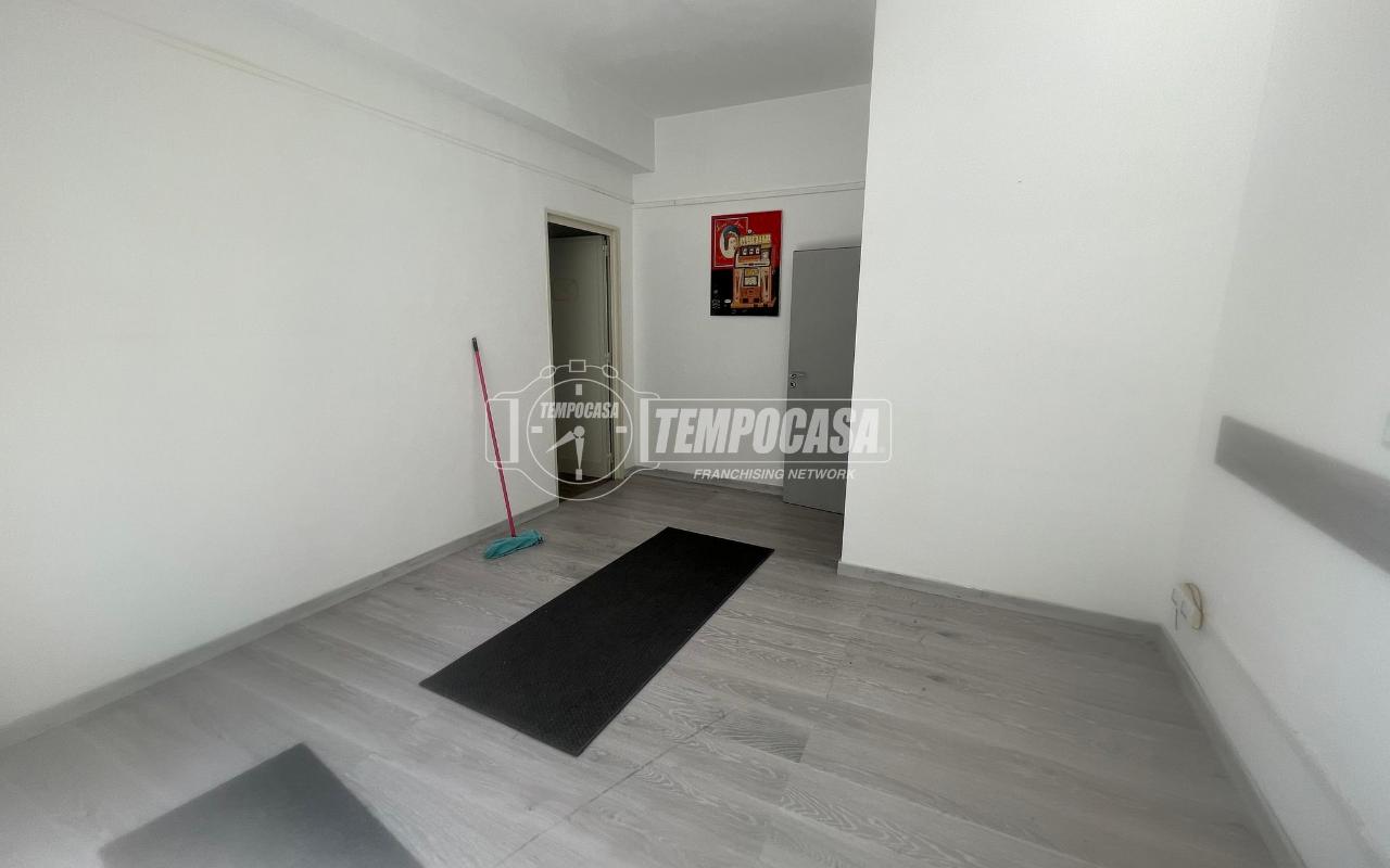 Negozio in , Casalnuovo Di Napoli, {3} - Foto 2
