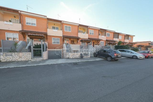 Terraced house in Via Ponte degli Incastri, Roma - Photo 1