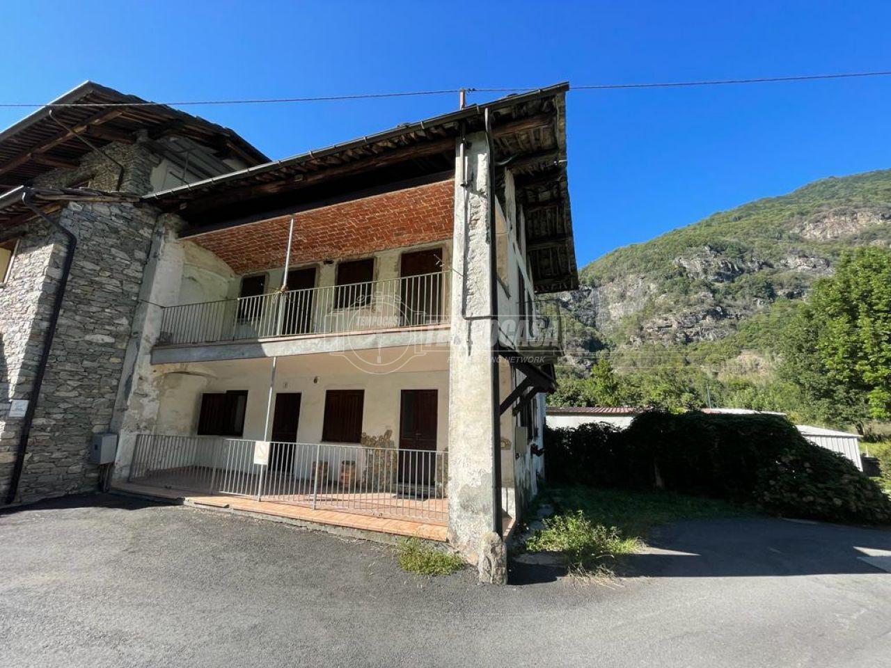 Casa indipendente in vendita a Pont Canavese