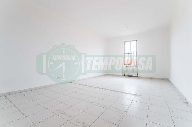 2-room flat in Via Garibaldi, Turate - Photo 1