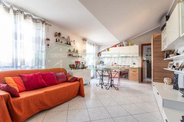 2-room flat in Via Cardinal Ferrari 19, Cislago - Photo 1