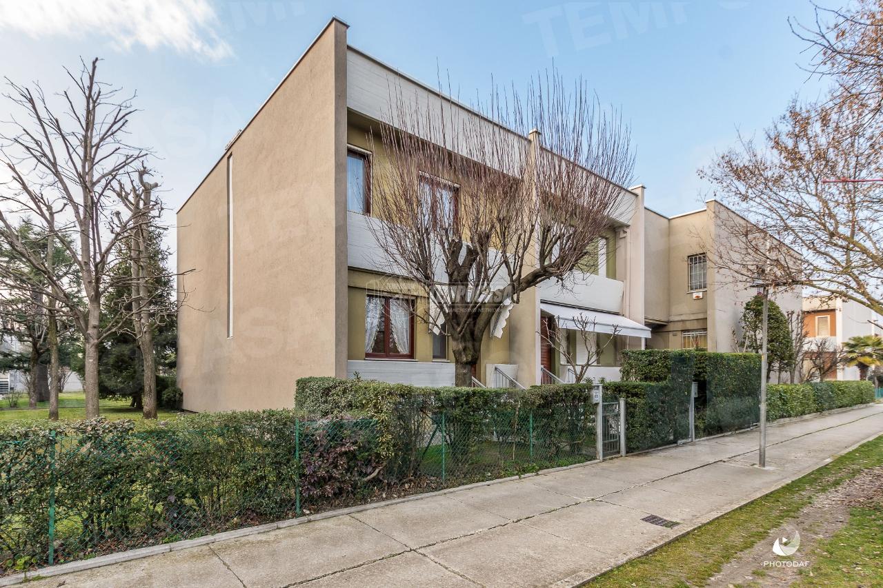 Casa indipendente in vendita a Modena