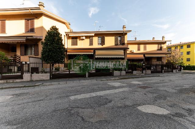 Terraced house in Via Rossini 47, Settala - Photo 1