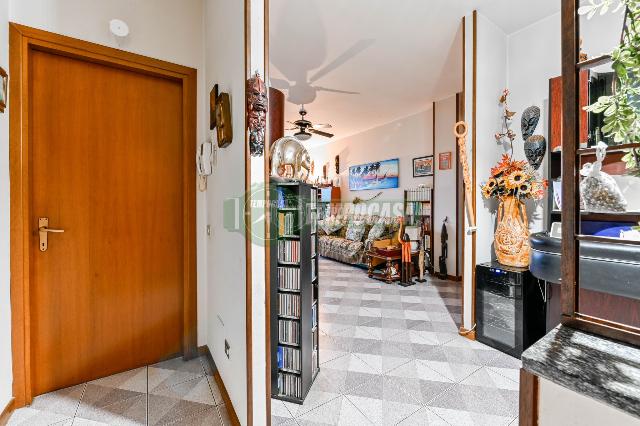 3-room flat in Via Enrico Berlinguer 22, Vignate - Photo 1