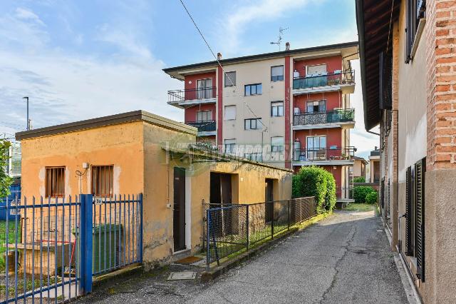 3-room flat in Via Alessandro Manzoni 7, Vignate - Photo 1