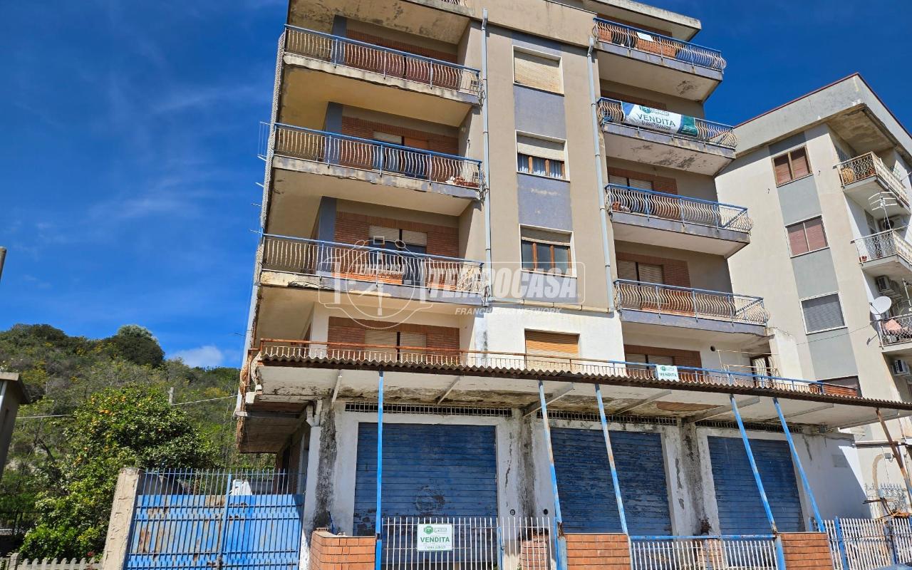 Negozio in Viale Stazione 76, Soverato, {3} - Foto 1