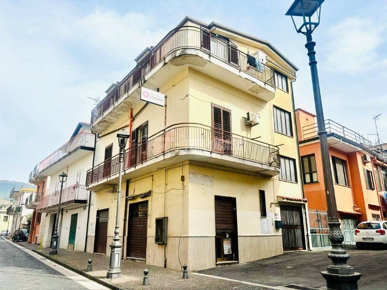 Palazzo in vendita a Avella