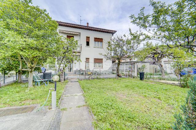 Villa in Via della Repubblica 16, Cardano al Campo - Foto 1