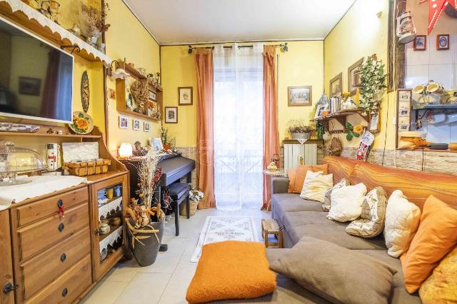 Vierzimmerwohnung in Via Morazzone, Novara - Foto 1