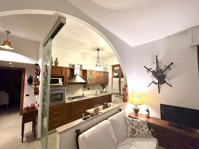 2-room flat in Via Marche 59, Lainate - Photo 1