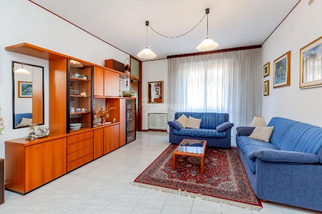 3-room flat in Via Papa Giovanni XXIII 6, Bollate - Photo 1