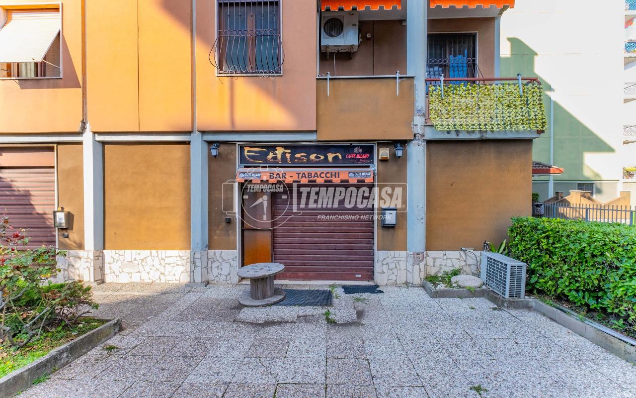 Negozio in Via T.a.Edison, Novate Milanese, {3} - Foto 1