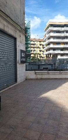 Geschäft in Via Michele Pironti 2, Salerno - Foto 1