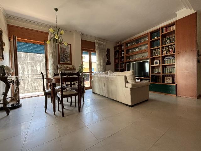 3-room flat in Via Luigi Settembrini 13, Casoria - Photo 1