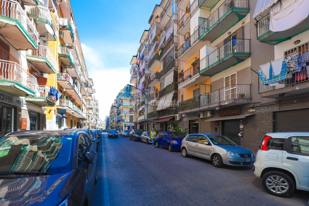 Negozio in Via Giosuè Carducci 147, Casoria, {3} - Foto 1