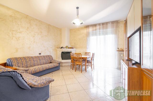 3-room flat in Via Cavour 119, Senago - Photo 1