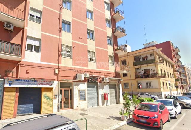 Shop in Via Giulio Petroni, Bari - Photo 1