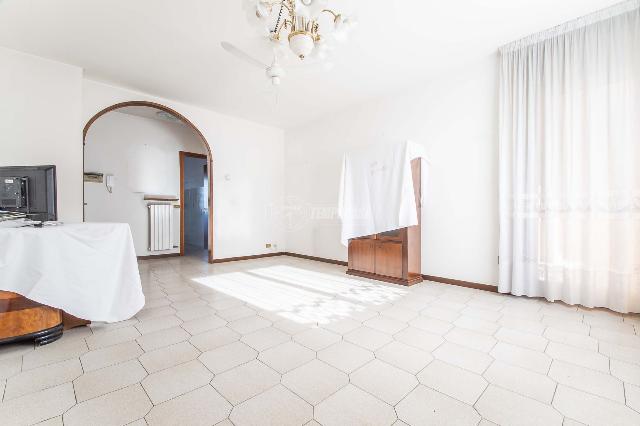 3-room flat in Via Luigi Sampietro 74/Sinistra, Saronno - Photo 1