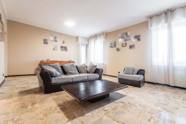 3-room flat in Via Visconti 27, Saronno - Photo 1