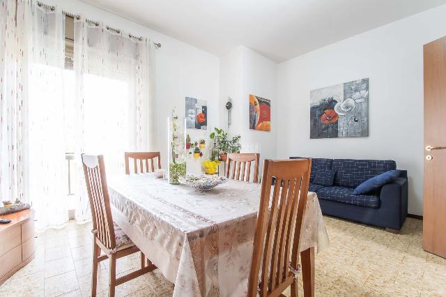 3-room flat in Via Alessandro Volta 93, Saronno - Photo 1