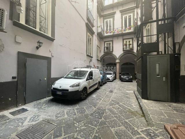 Warenlager in Via Cisterna dell'Olio, Napoli - Foto 1