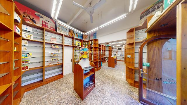 Shop in Via Genova 30, Albenga - Photo 1